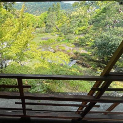 新緑の京都　名勝庭園を二階から望むプライベート貸切カフェ